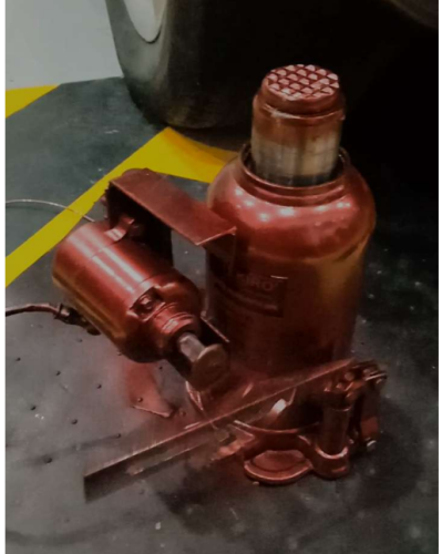 Dongkrak semi elektrik