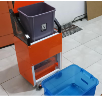 Robot Sampah Botol Plastik